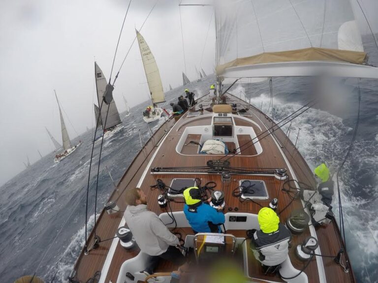 SY FAR II KIND - Under sail