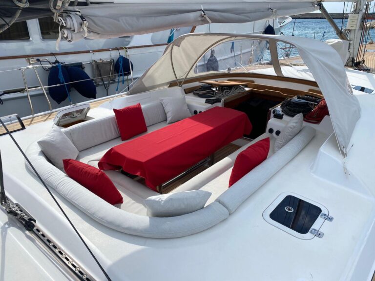Aft Cockpit