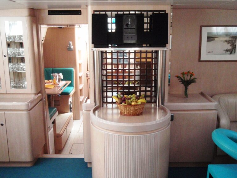 SY FLYING MAGIC -  TV area in Salon