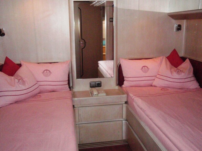 SY FLYING MAGIC -  Twin Cabin