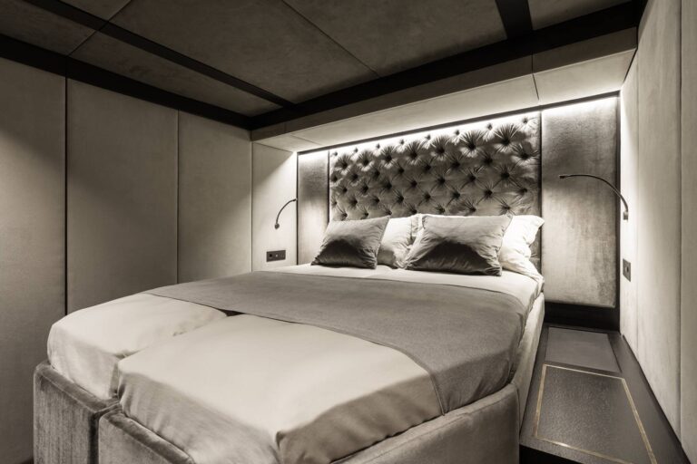Flexible twin/double guest suite