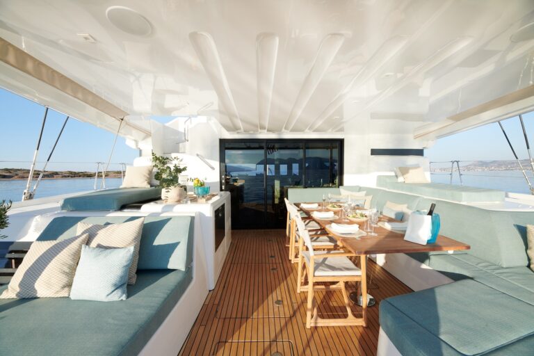 Main Deck Dining And Seating