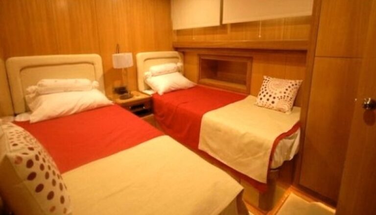 TWIN CABIN