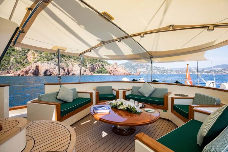 Aft Deck Seating