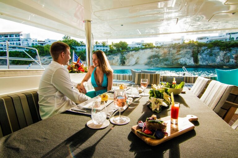 SY LADY KATLO - Alfresco dining