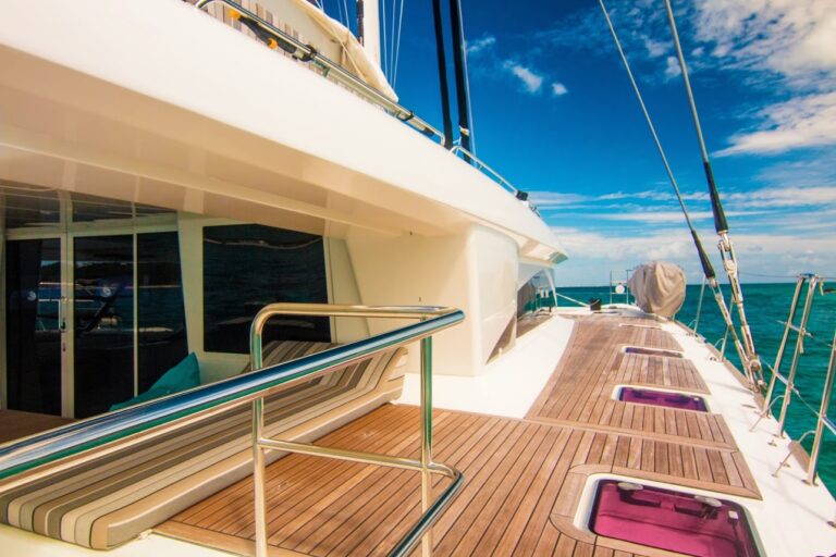 SY LADY KATLO - Wide side decks
