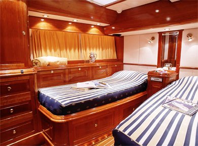 SY LIBERTAS -  Twin Cabin