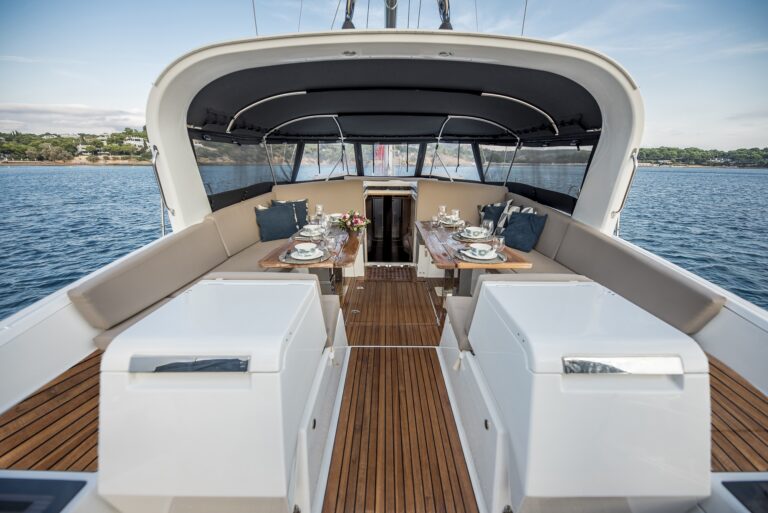 Main Deck Dining