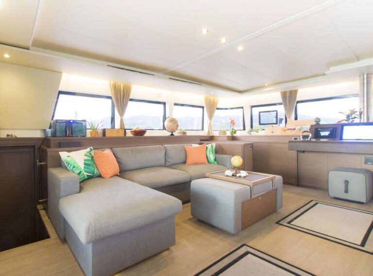Main Salon Lounge