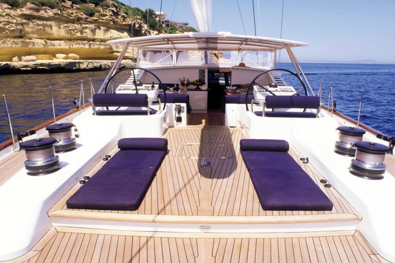 SY MARGARET ANN - Aft deck