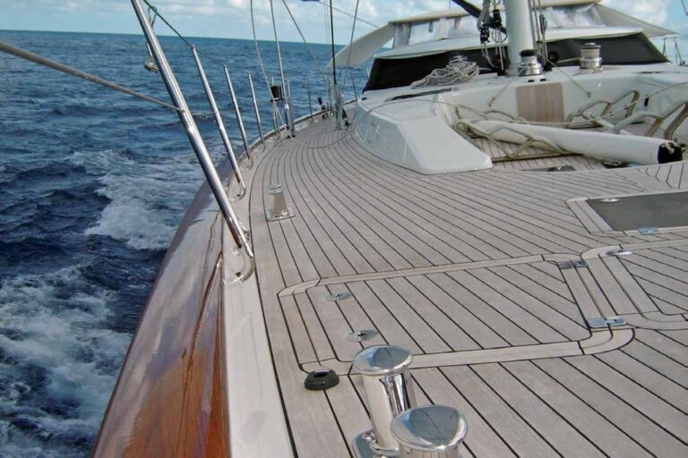 SY MARGARET ANN - Spacious decks