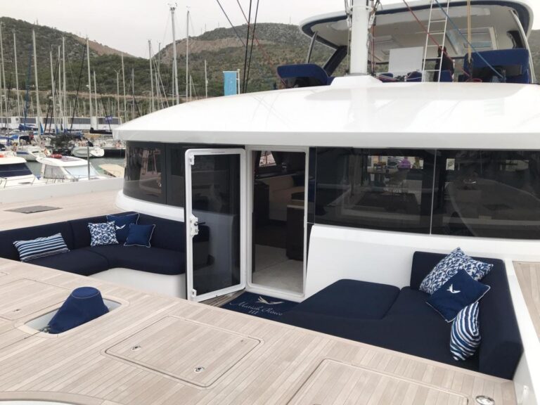 Foredeck Seating