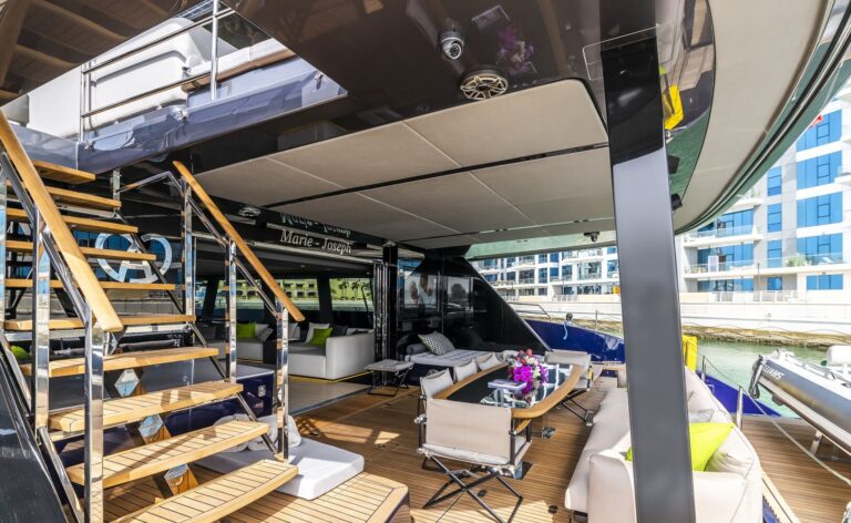 Main deck aft dining