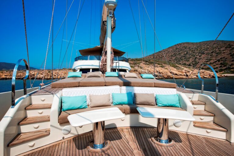 Foredeck With Seating