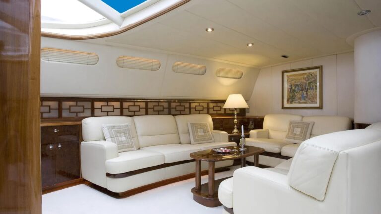 Main Salon Lounge