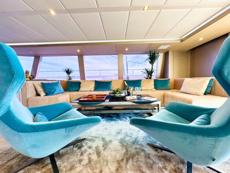 Main Salon Lounge