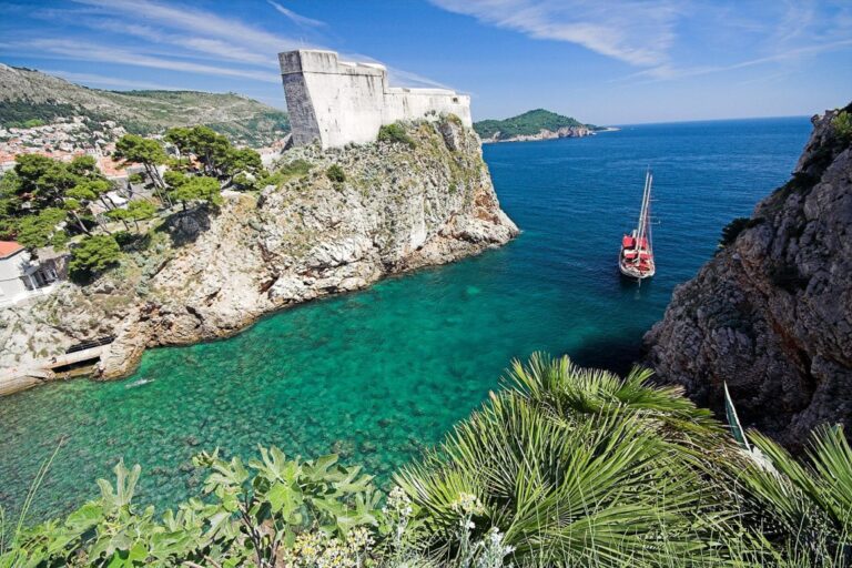 SY NOSTRA VITA - Moored
