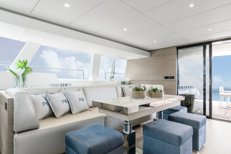 Main Salon (sistership)