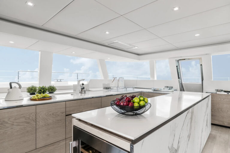 Main Salon (sistership)
