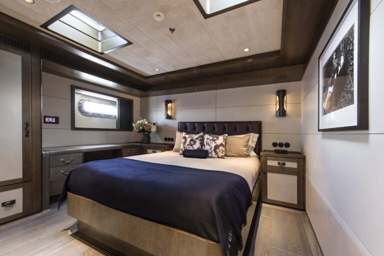 SY PINK GIN VI - Double Cabin