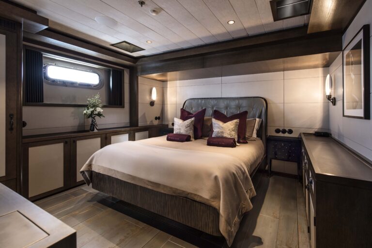 SY PINK GIN VI - VIP Stateroom
