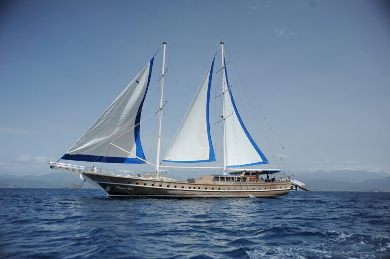 Charter yacht PRENSES LILA