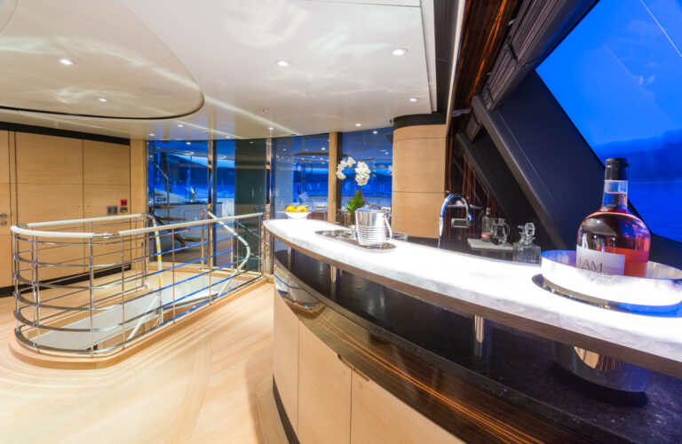 SY Q - Bar