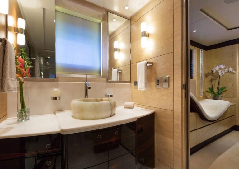 SY Q - Ensuite
