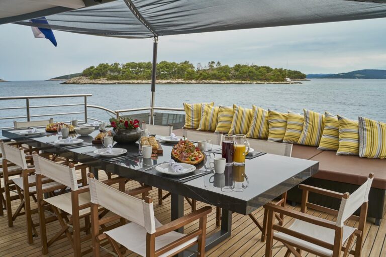 Alfresco Dining Set Up