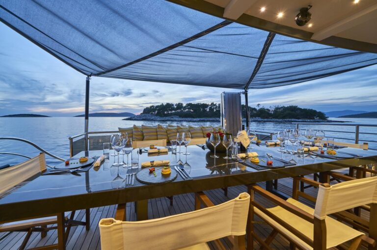 Alfresco Dining