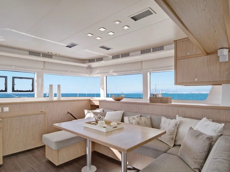 Main salon dining