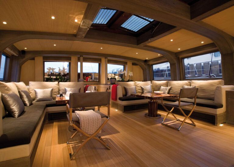 S:Y Roxane main saloon