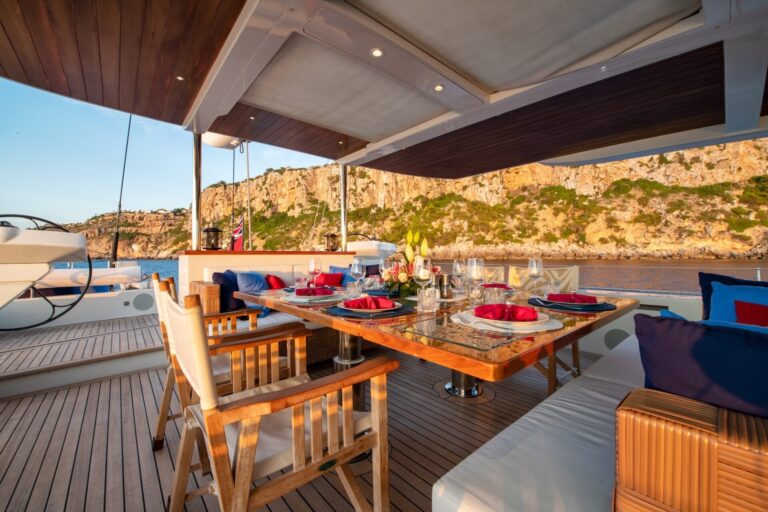 Main Deck Dining
