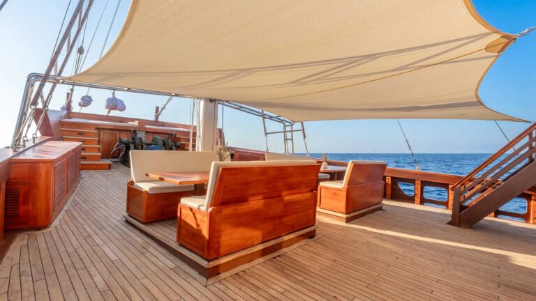 Foredeck Seating
