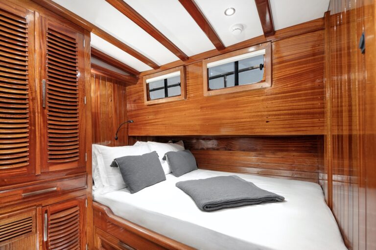 Double cabin