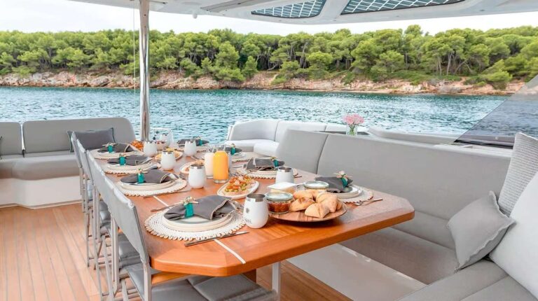 Aft Cockpit Dining