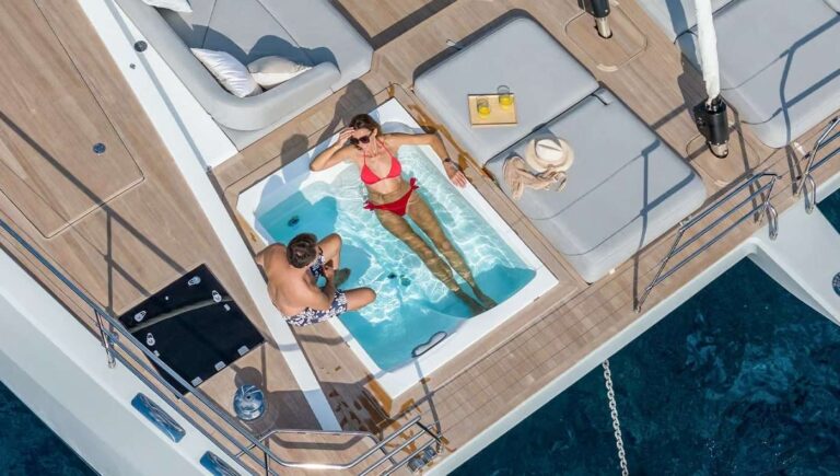 Foredeck Jacuzzi