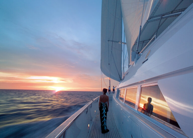 SY SPIRIT OF THE CS - Sunset and side deck