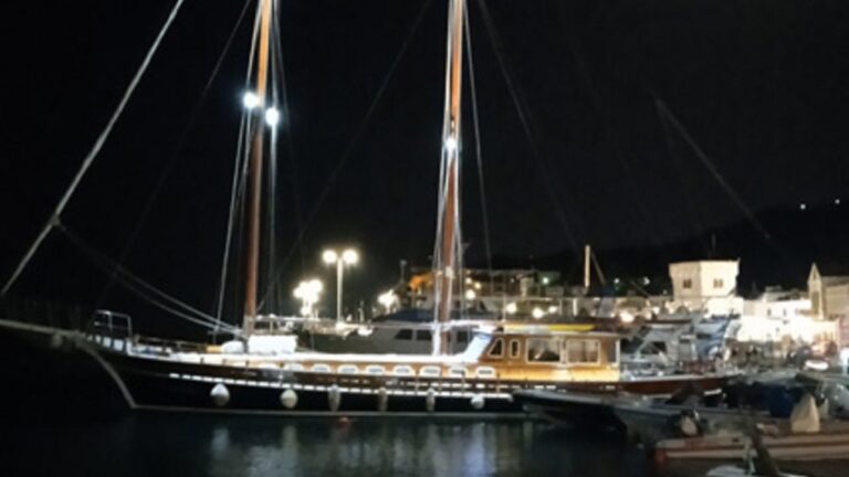 Luxury yacht STELLA QUEEN