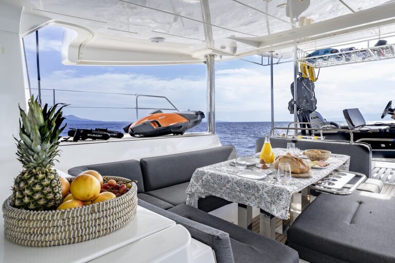 Main Deck Dining And Seating