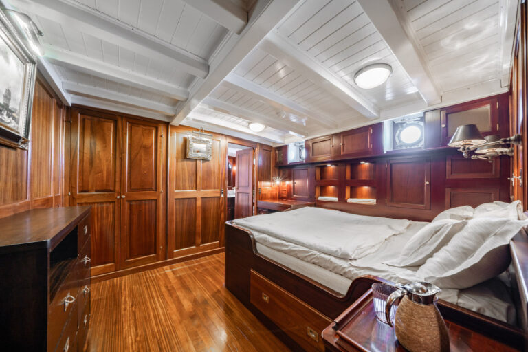 Double Cabin