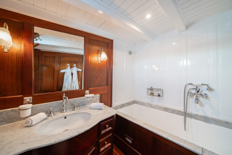 Ensuite Guest Bathroom