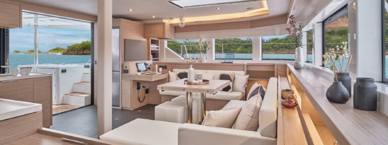 Main Salon (sistership)