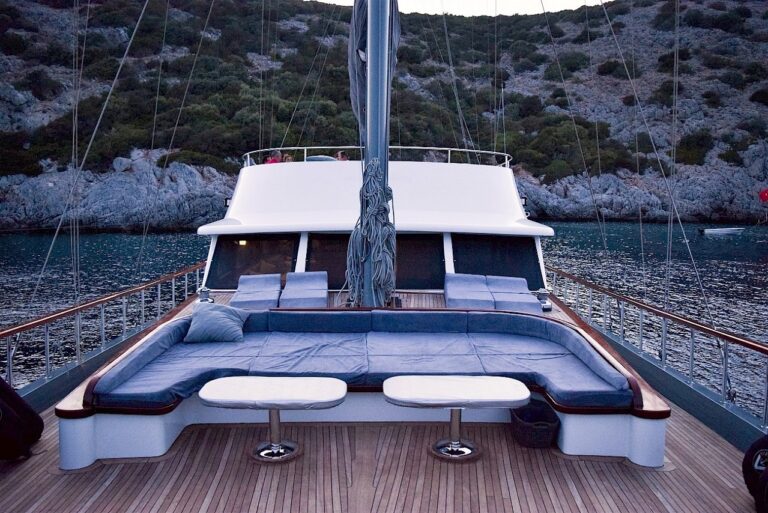 Foredeck Sunpads And Seating