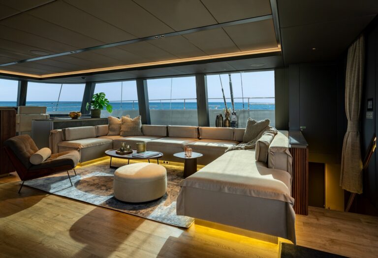 Main Salon Lounge