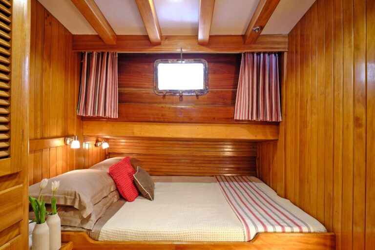 Double Cabin Detail