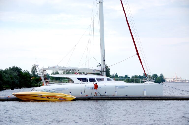 SY WILD CAT - Docked