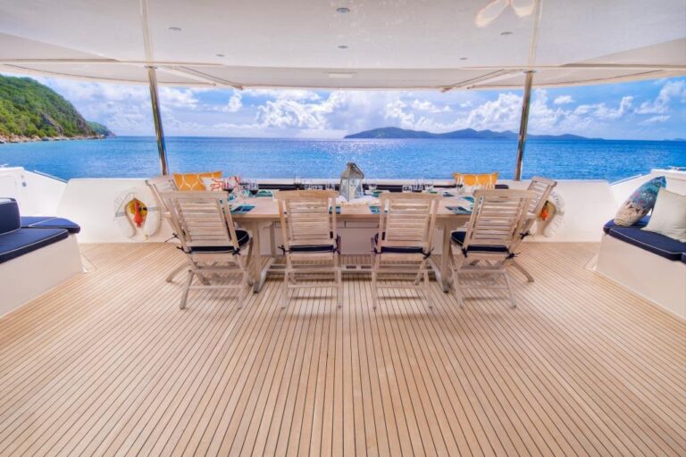 SY ZINGARA - Aft deck