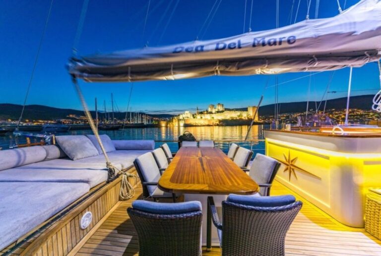 Exterior Relaxation Area With Dining