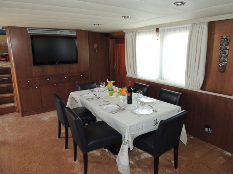 SYNOSTROMO - Formal dining